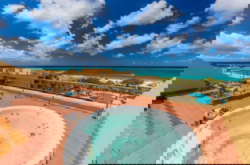 Foto 44 - Oceanfront Penthouse 4BR w Roof Top Deck w Jacuzzi Eagle Beach