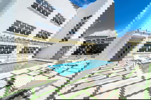 Foto 1 - Coral Beach by Blue Sky Luxury