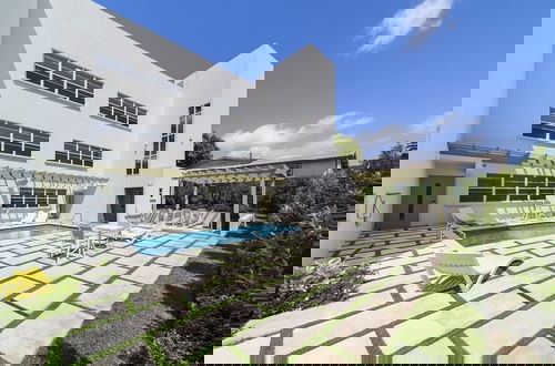 Foto 23 - Coral Beach by Blue Sky Luxury