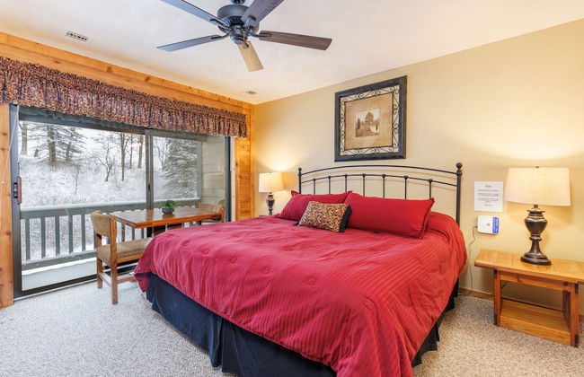 Seven Springs Stoneridge 3 BR Condo, Private Deck by RedAwning - Photo 5