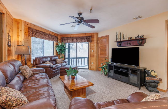 Seven Springs Stoneridge 3 BR Condo, Private Deck by RedAwning - Photo 1
