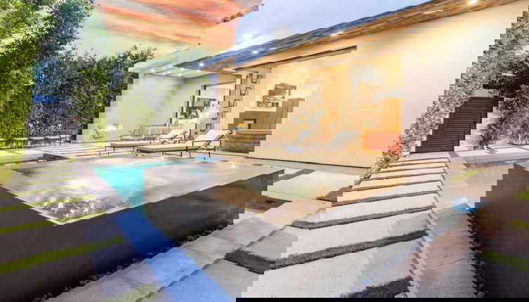 Foto 1 - Luxe Weho Villa, Walk to Melrose Ave, Pool + Hot Tub North Vista by Avantstay