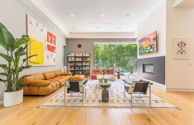 Luxe Weho Villa, Walk to Melrose Ave, Pool + Hot Tub North Vista by Avantstay - Foto 2