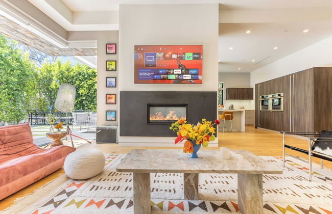 Luxe Weho Villa, Walk to Melrose Ave, Pool + Hot Tub North Vista by Avantstay - Foto 8