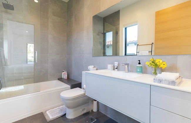 Luxe Weho Villa, Walk to Melrose Ave, Pool + Hot Tub North Vista by Avantstay - Foto 41