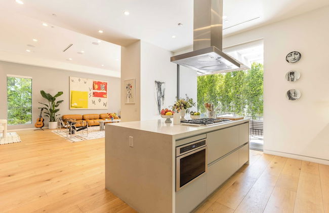 Luxe Weho Villa, Walk to Melrose Ave, Pool + Hot Tub North Vista by Avantstay - Foto 19