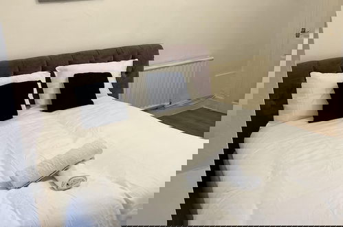 Photo 1 - Leicester Aprt-sleeps3-db-tv-wifi