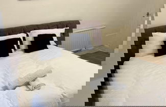 Photo 1 - Leicester Aprt-sleeps3-db-tv-wifi