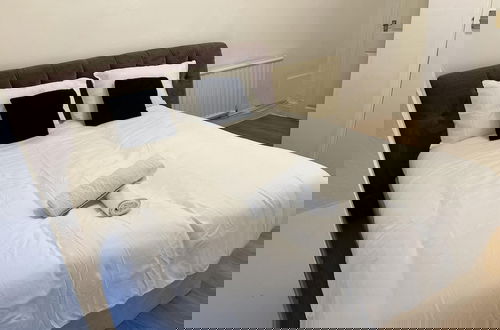 Photo 2 - Leicester Aprt-sleeps3-db-tv-wifi