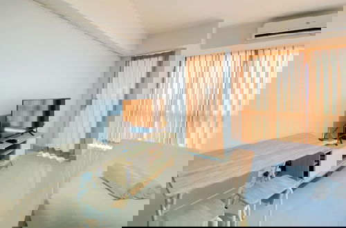 Foto 6 - Cozy Stay Studio Apartment At H Residence