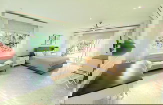 Foto 2 - Seasideserenity - Luxury Villa Steps From The Beach