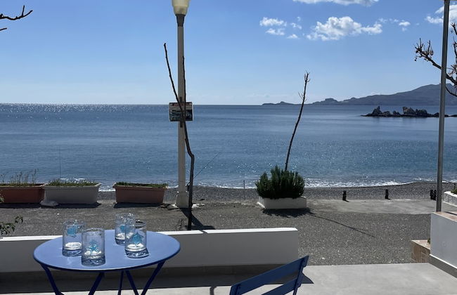 Charaki Escape Chic Seafront Studio - Foto 6
