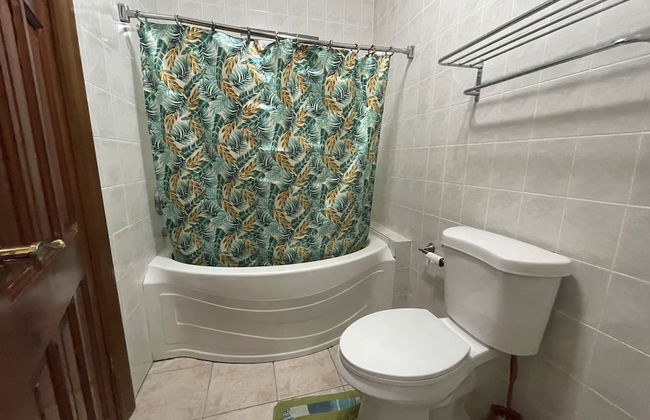 Skyline Suites Sunset Room 1 Bedroom Home by RedAwning - Photo 9