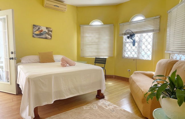 Skyline Suites Sunset Room 1 Bedroom Home by RedAwning - Photo 5