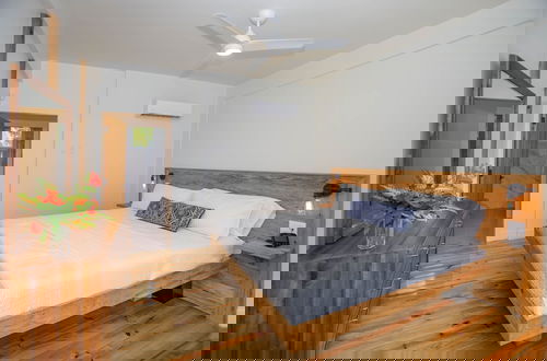 Photo 3 - Wow! Views and more, fantastic 2 bedroom in West End - Villa Agua 2 Apts by RedAwning