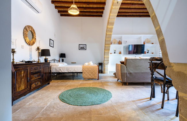 Stone Court Boutique Studios - Photo 3