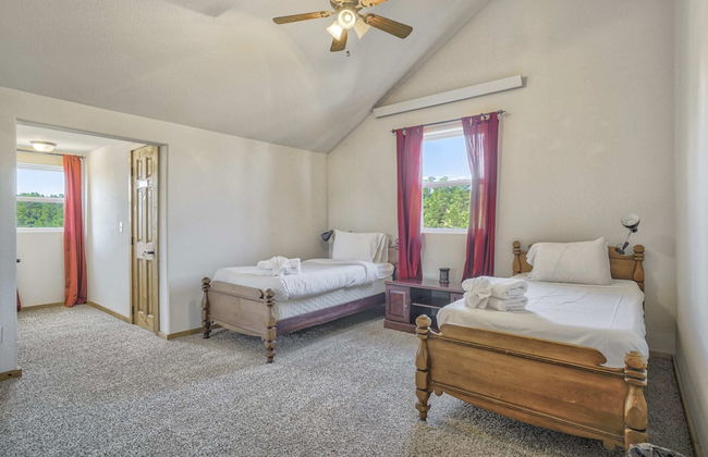 4BD Quiet Ranch Setting Historical Canyon Views - Photo 9