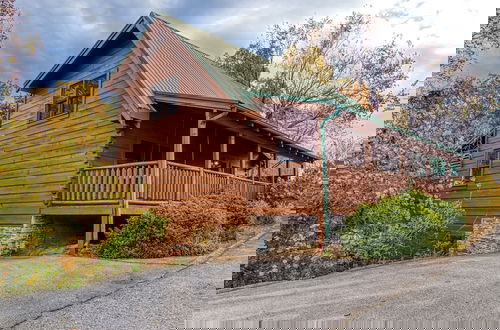 Foto 43 - Ern819 - Mountain Majesty - Great Location! Close To All The Action! 5 Bedroom Cabin by RedAwning