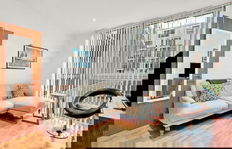 Foto 3 - Urban Retreat: Stylish 1-bed Bliss