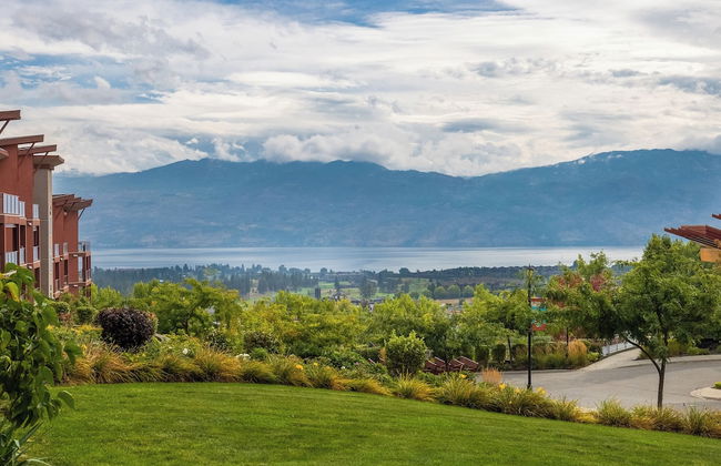 Corner Unit w Large Deck & Amazing View - Foto 48