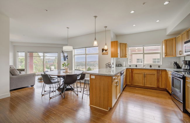 Corner Unit w Large Deck & Amazing View - Foto 15