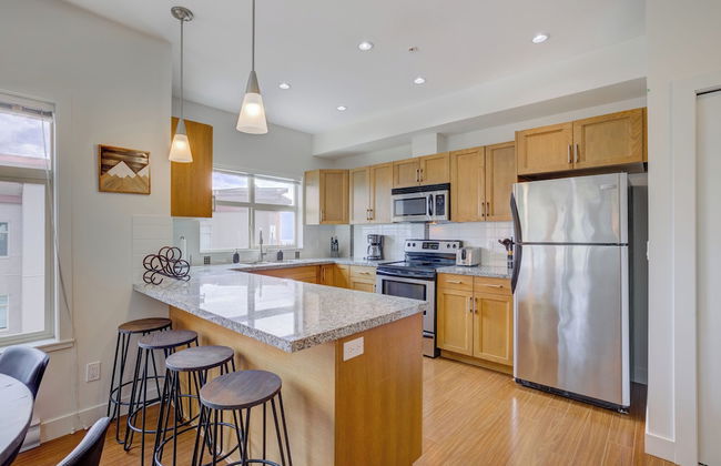 Corner Unit w Large Deck & Amazing View - Foto 14