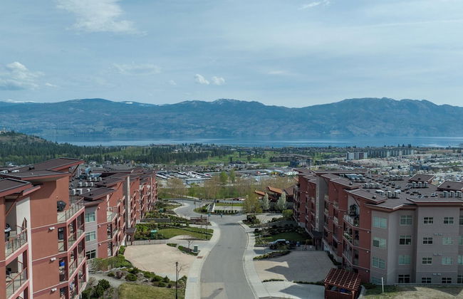 Corner Unit w Large Deck & Amazing View - Foto 50