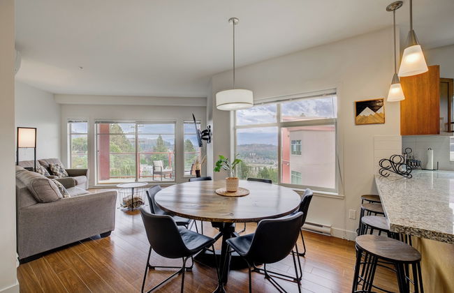 Corner Unit w Large Deck & Amazing View - Foto 10