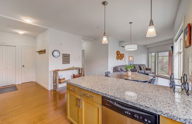 Corner Unit w Large Deck & Amazing View - Foto 42