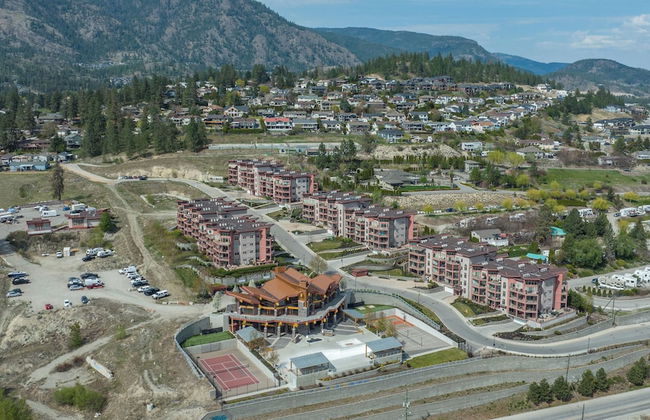 Corner Unit w Large Deck & Amazing View - Foto 51