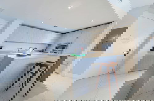 Foto 9 - Luxury Beachfront Condo with Ocean View