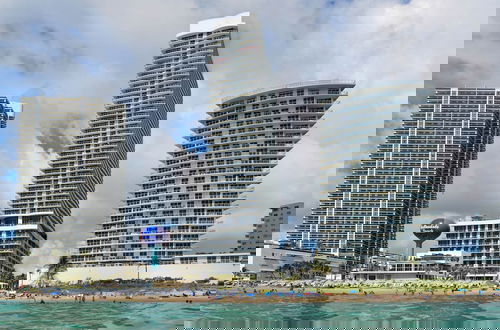 Foto 47 - Luxury Beachfront Condo with Ocean View