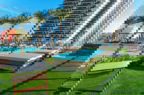 Foto 51 - Luxury Beachfront Condo with Ocean View