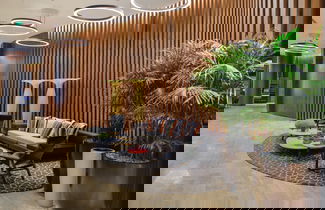 Foto 2 - Luxury Beachfront Condo with Ocean View