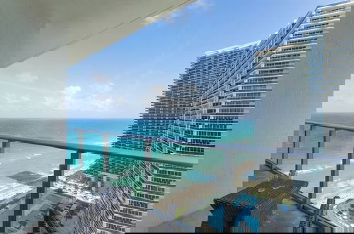 Foto 16 - Luxury Beachfront Condo with Ocean View