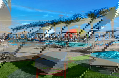 Foto 49 - Luxury Beachfront Condo with Ocean View