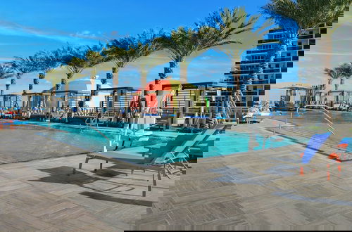 Foto 28 - Luxury Beachfront Condo with Ocean View