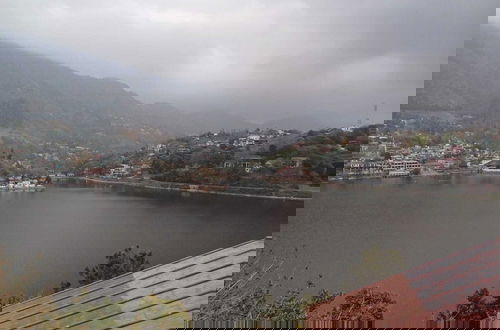 Foto 14 - Mohini's Lake View Apartments Bhimtal