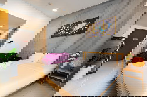 Photo 2 - Hapi Rivergate Apartment