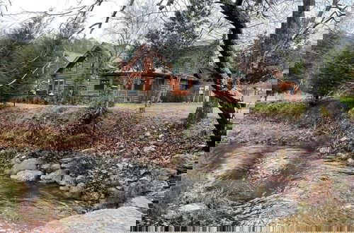 Foto 1 - Deluxe log cabin! Pet and motorcycle friendly - enjoy nature with family and friends! 3 Bedroom Cabin by RedAwning