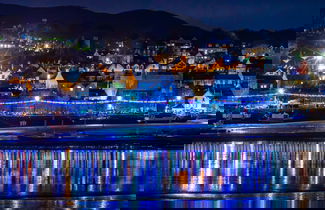 Photo 1 - The Sailing Club - 6 Bedroom Hot Tub Town Centre