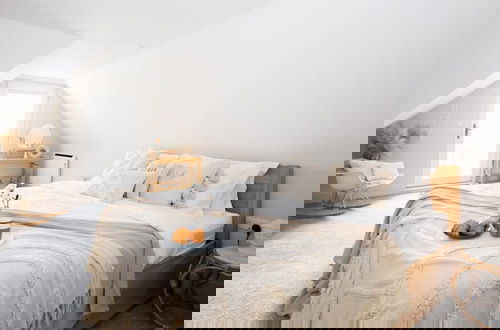 Foto 55 - Luxury Penthouse Super King Bed 5 min to Beach