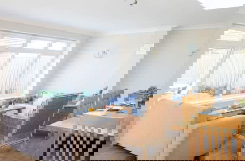 Photo 12 - Seaside Detached 4bd Home nr Shops Parking Garden
