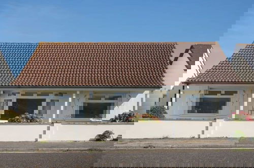 Photo 29 - Seaside Detached 4bd Home nr Shops Parking Garden