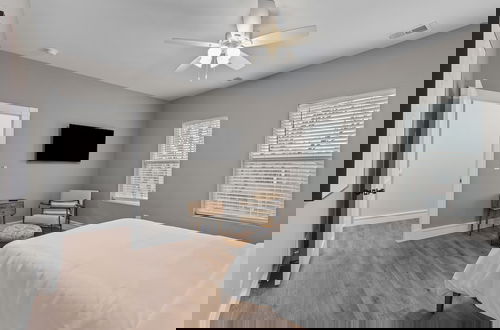 Foto 3 - Uptown Elegant Escape | JZ Vacation Rentals