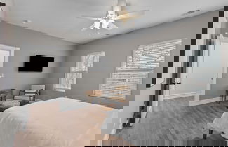 Foto 3 - Uptown Elegant Escape | JZ Vacation Rentals