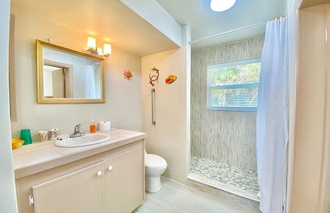 On The Rocks 5 Bedroom Home - Photo 18