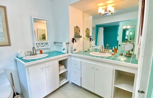 On The Rocks 5 Bedroom Home - Photo 16