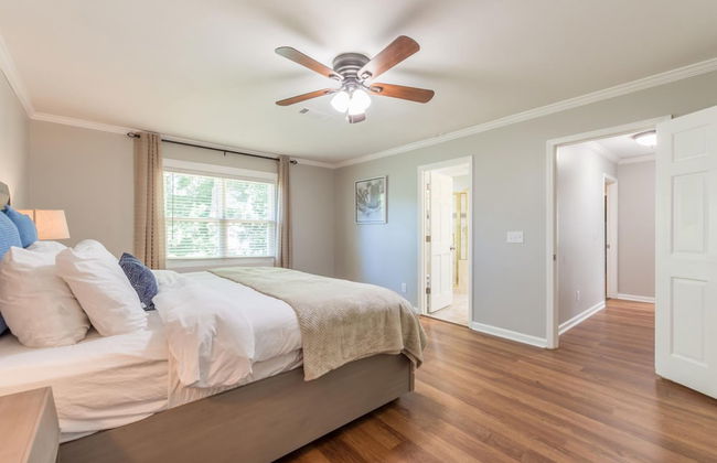 Beautiful Large Newly Renovated 5 Bedroom House - Photo 73