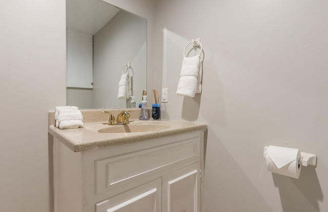Beautiful Large Newly Renovated 5 Bedroom House - Photo 80